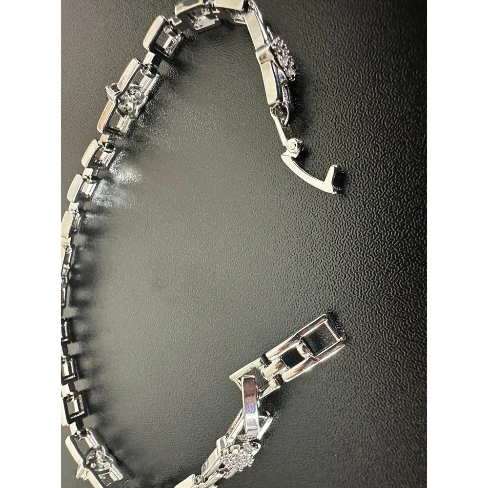 CM Silver Tone Pave CZ Heart Link Bracelet 7.5" Box Clasp Fashion Jewelry - Picture 5 of 6
